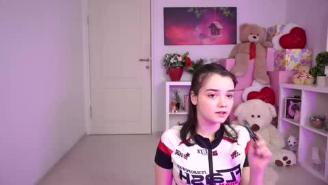 Aria online show from October 12, 2025, 8:57 am