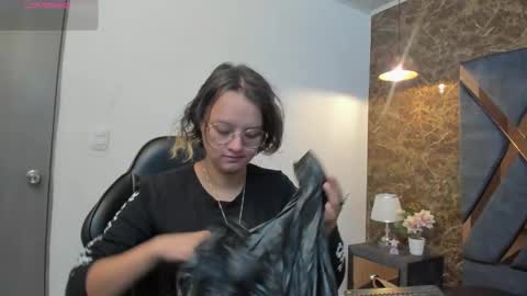 AsamiHattori  online show from November 1, 2025, 11:23 am