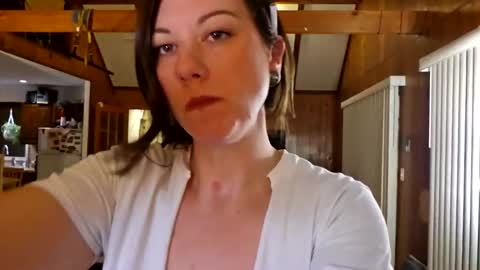 Snapshot of ashelynngrey1986 chatting on February 23, 2025, 5:01 am Ashelynn Grey online show from February 23, 2025, 5:01 am