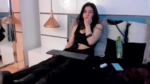 Ashkoreh online show from December 13, 2025, 8:14 pm