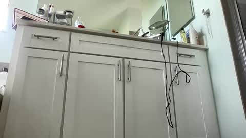 ashlarising online show from November 3, 2025, 4:30 pm