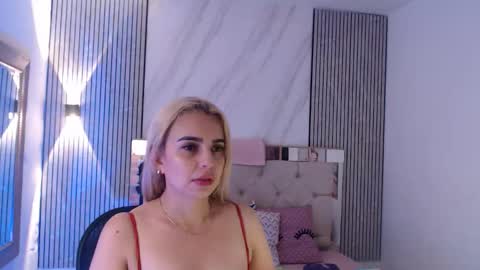 ashley__tylor online show from February 18, 2026, 2:29 am