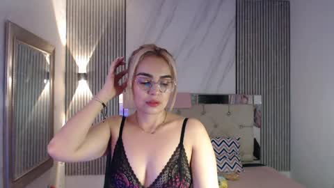 ashley__tylor online show from April 8, 2026, 3:39 am