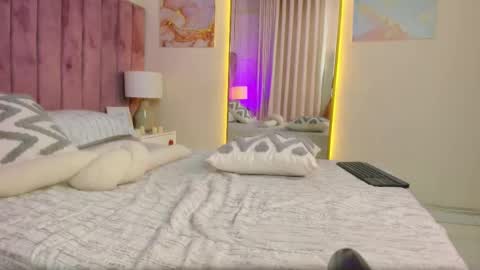 ashley_beaomunt online show from February 18, 2026, 5:53 pm