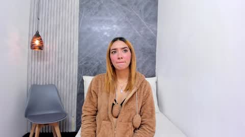 ashley_miller26 online show from January 26, 2025, 12:01 pm