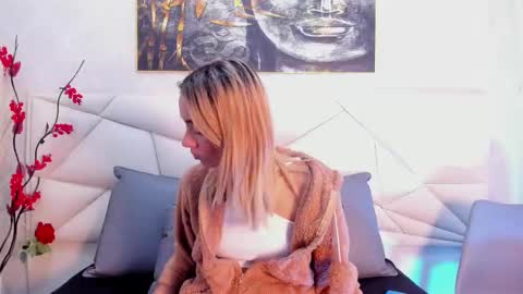 ashley_miller26 online show from March 10, 2025, 11:32 am