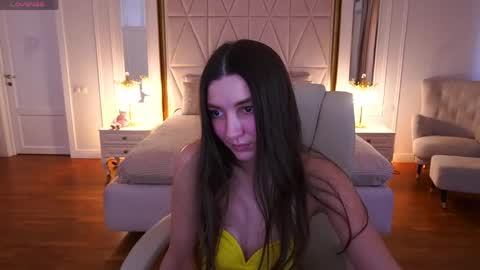 ashleybaee online show from April 18, 2026, 11:58 am