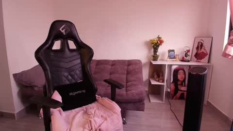 Snapshot of ashleyene2 chatting on September 28, 2025, 2:22 pm Ashley online show from September 28, 2025, 2:22 pm