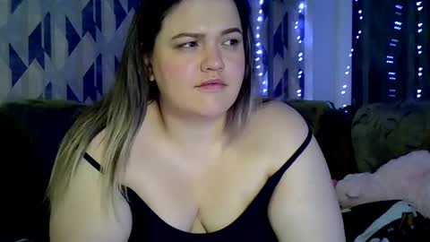 Snapshot of ashleyrosee_ chatting on October 28, 2025, 2:31 pm Anite online show from October 28, 2025, 2:31 pm