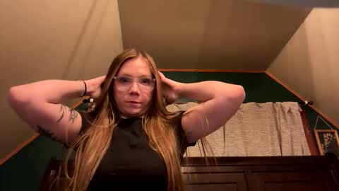 ashleyynicholee online show from December 22, 2025, 6:21 am