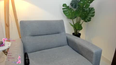 ashllovee online show from January 25, 2025, 3:51 am