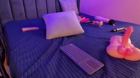ashlye_miller_ online show from December 7, 2024, 6:54 am