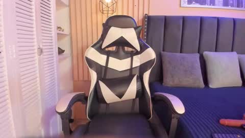 ashlye_miller_ online show from November 25, 2025, 4:12 am