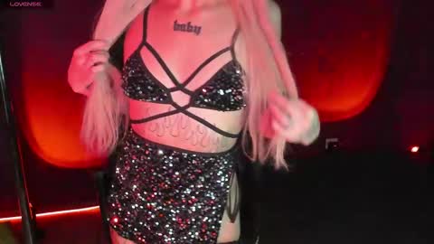 Mila online show from September 29, 2025, 7:46 am