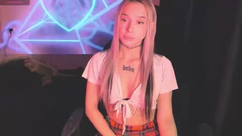 Mila online show from February 1, 2026, 5:17 am