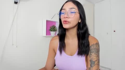 Camila online show from December 3, 2024, 1:10 pm