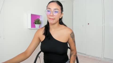 Camila online show from December 4, 2024, 1:20 pm