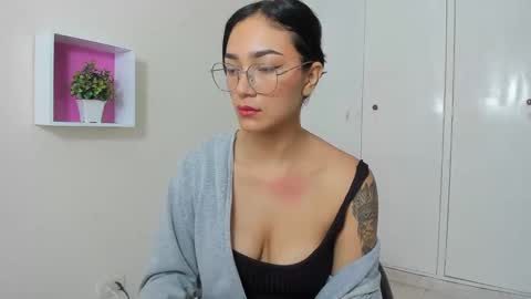 Camila online show from March 5, 2025, 1:17 pm