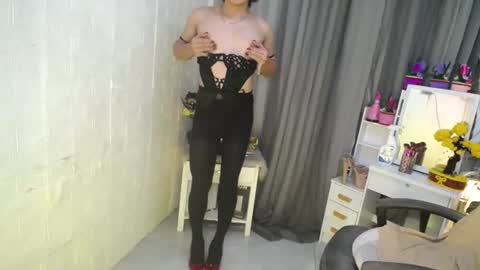 Snapshot of asian_handsomexx chatting on July 4, 2026, 10:32 am asian_handsomexx online show from July 4, 2026, 10:32 am