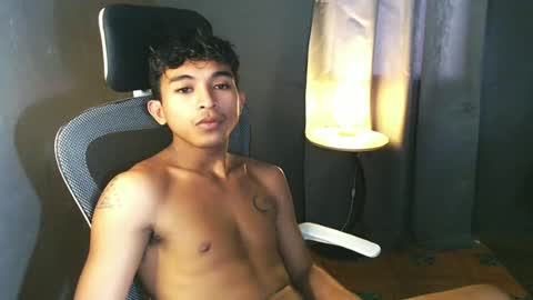 Snapshot of asian_hunk_moreno chatting on June 29, 2026, 5:46 am Yuri online show from June 29, 2026, 5:46 am