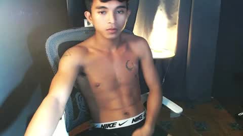 Snapshot of asian_hunk_moreno chatting on July 10, 2026, 6:32 pm Yuri online show from July 10, 2026, 6:32 pm