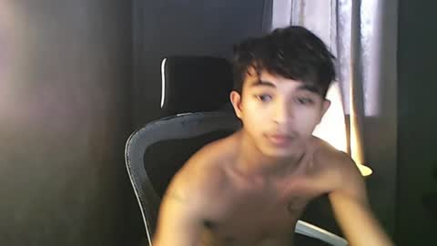 Snapshot of asian_hunk_moreno chatting on July 17, 2026, 7:15 am Yuri online show from July 17, 2026, 7:15 am