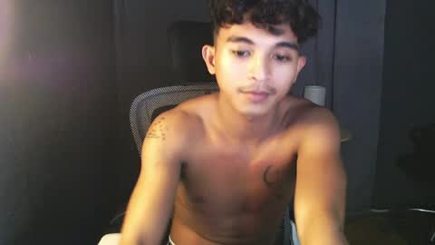 Snapshot of asian_hunk_moreno chatting on July 18, 2026, 8:01 pm Yuri online show from July 18, 2026, 8:01 pm