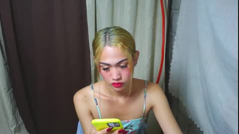 LOVELY LORAINE online show from September 22, 2025, 1:46 pm