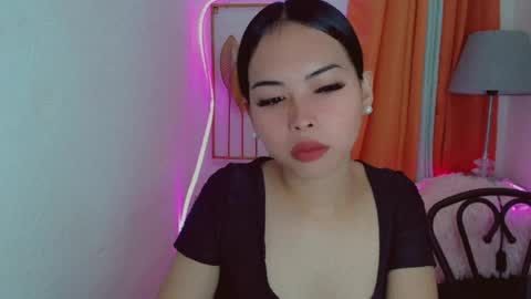 Snapshot of asian_pinay_oldlover chatting on July 21, 2026, 10:45 pm Angel online show from July 21, 2026, 10:45 pm