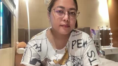 Curvy online show from October 3, 2025, 3:03 am