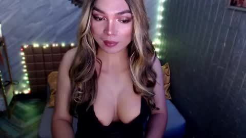 Snapshot of asiandollxxx4u chatting on March 18, 2026, 4:54 pm BELLA NOTCH online show from March 18, 2026, 4:54 pm
