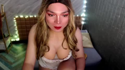 Snapshot of asiandollxxx4u chatting on April 5, 2026, 5:21 pm BELLA NOTCH online show from April 5, 2026, 5:21 pm