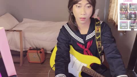 Snapshot of asianfemboycd chatting on December 16, 2024, 4:23 am Emi online show from December 16, 2024, 4:23 am