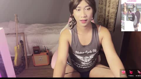 Snapshot of asianfemboycd chatting on December 25, 2024, 3:17 pm Emi online show from December 25, 2024, 3:17 pm