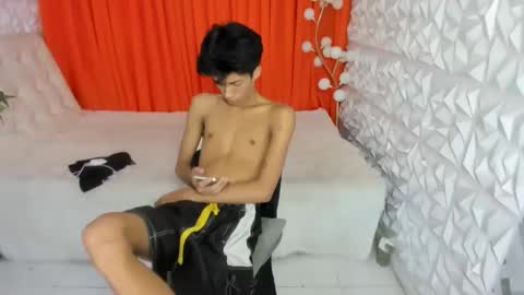 asiankingfucker online show from April 28, 2026, 2:33 pm