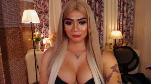 Snapshot of asianlovelykhim chatting on March 3, 2025, 11:14 pm Ara online show from March 3, 2025, 11:14 pm