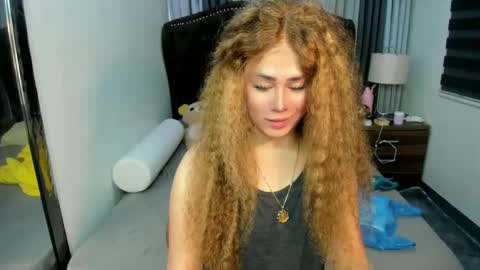 Snapshot of asiannaughtyerika chatting on March 1, 2025, 6:35 am ERIKA 3 online show from March 1, 2025, 6:35 am