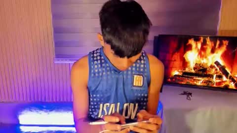 mark online show from December 5, 2025, 8:38 pm