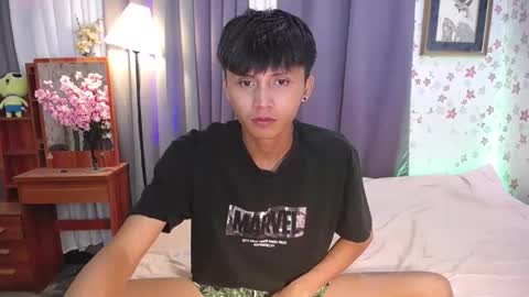 Snapshot of asiansmokeyxx chatting on February 1, 2025, 9:43 am prince online show from February 1, 2025, 9:43 am