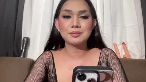 Snapshot of asiansweet_lily chatting on June 18, 2026, 10:52 am Lily online show from June 18, 2026, 10:52 am