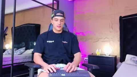 Snapshot of aslanfox_ chatting on June 1, 2026, 2:24 am Aslan online show from June 1, 2026, 2:24 am