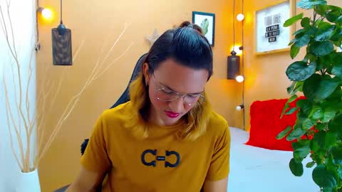 ASLY online show from September 19, 2025, 12:06 pm