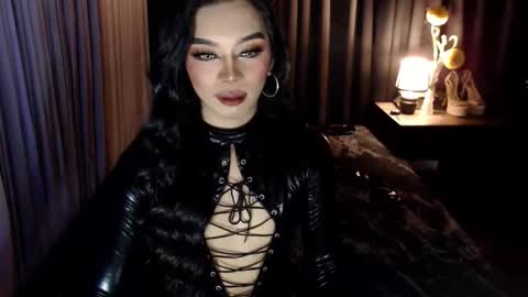 Margaux Miller online show from September 30, 2025, 4:45 pm