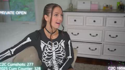 Snapshot of aspenwild chatting on October 14, 2025, 3:35 pm Aspen Wild online show from October 14, 2025, 3:35 pm