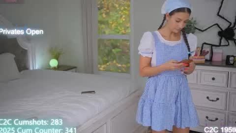 Snapshot of aspenwild chatting on October 30, 2025, 3:35 pm Aspen Wild online show from October 30, 2025, 3:35 pm