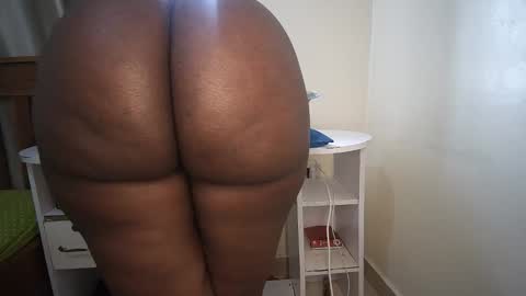 shee online show from March 3, 2026, 12:33 pm