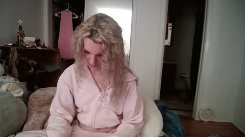 AstoriaLove online show from March 6, 2025, 1:37 am