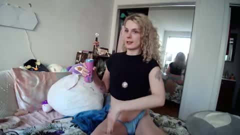 AstoriaLove online show from March 12, 2025, 9:13 pm