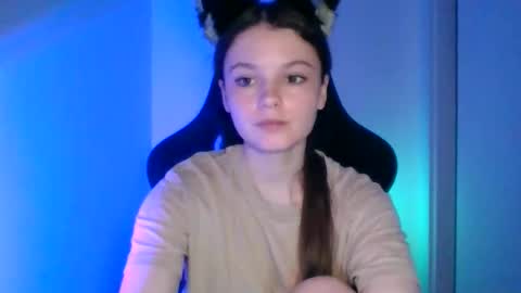 astradream_ online show from September 24, 2025, 5:38 pm