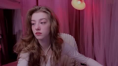 Snapshot of astramist chatting on November 17, 2025, 5:35 am astramist online show from November 17, 2025, 5:35 am